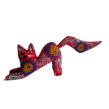 Alebrije Gato Agachado #2 Mediano  (Madera de Copal) Rojo Flores Azules