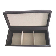 Caja para té (3 espacios) en curpiel con bordado Tenango modelo Liebres [Chocolate Colores] y forro interior.