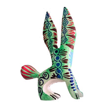 Alebrije Conejo Orejón Oaxaca Blanco/Verde Orejas Rojas  (Madera de Copal)
