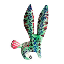 Alebrije Conejo Orejón Oaxaca Blanco/Verde Orejas Rojas  (Madera de Copal)