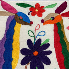 OxM.Mx Tortillero Circular Bordado en Tenango Artesanía otomí mexicana realizada en Tenango de Doria, Hidalgo. Producto Mexicano. Producto Artesanal. Hecho en México.