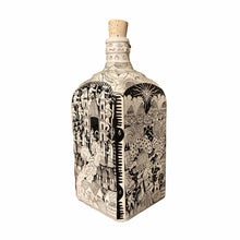 Botella de Cerámica Finamente Decorada a Mano con Escenas Típicas. (Alfarería Artística) PIEZA ÚNICA