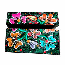 Caja de Madera de Copal Decorada Flores en Relieve (Chica)