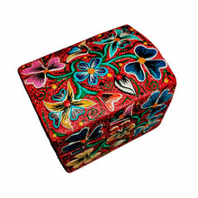 Caja de Madera de Copal Decorada Flores en Relieve (Chica)