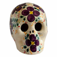 Calavera pintada a mano flor morada (Cerámica Mayólica)