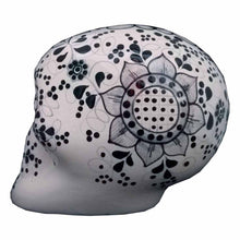 Calavera pintada a mano flor negra (Cerámica Mayólica)