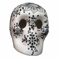 Calavera pintada a mano flor negra (Cerámica Mayólica)