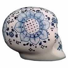 Calavera pintada a mano flor azul (Cerámica Mayólica)