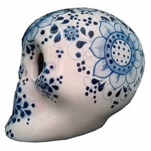 Calavera pintada a mano flor azul (Cerámica Mayólica)