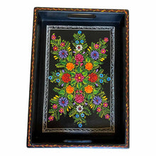 OxM.Mx Charola Olinalá de servicio. Artesanía mexicana originaria de Olinalá, Guerrero.  Designación de origen mexicana.  Elaborada a mano sobre madera y con pinturas vegetales.