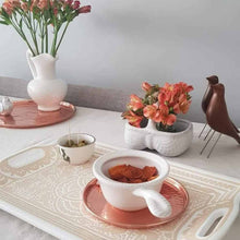 OxM.M Charola Olinalá Artesanía mexicana originaria de Olinalá, Guerrero.  Designación de origen mexicana.  Elaborada a mano con técnica de "rayado vacío";  sobre madera y con pinturas vegetales.