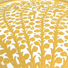 OxM.M Charola Olinalá Artesanía mexicana originaria de Olinalá, Guerrero.  Designación de origen mexicana.  Elaborada a mano con técnica de "rayado vacío";  sobre madera y con pinturas vegetales.