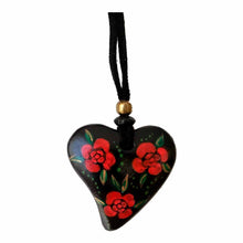 Collar Corazón Negro Rosas Rojas (Papel Mache)