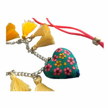 Collar Dije Corazón Alebrije,  10 Motas, Cadena.  Taller Jacobo y María Ángeles (Madera de Copal)