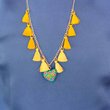 Collar Dije Corazón Alebrije,  10 Motas, Cadena.  Taller Jacobo y María Ángeles (Madera de Copal)