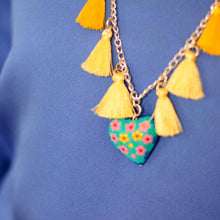 Collar Dije Corazón Alebrije,  10 Motas, Cadena.  Taller Jacobo y María Ángeles (Madera de Copal)