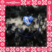 OxM.Mx Collar Corazon Colibri Doble Corazón. Artesanía mexicana del área del estado de Guanajuato. Dijes fabricados a base de papel maché y pintados a manos, 100% mexicanos. Incluye listón . Edith Orozco