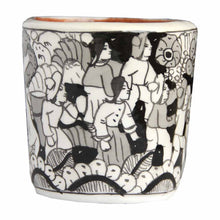 OxM.Mx Mezcalero Mexicano Exquisita pieza de alfarería artística en forma de mezcalero pintada a mano en blanco y negro con escenas típicas profusamente determinadas, por indígenas del estado de Guerrero