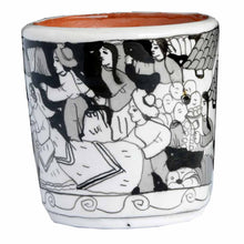 OxM.Mx Mezcalero Mexicano Exquisita pieza de alfarería artística en forma de mezcalero pintada a mano en blanco y negro con escenas típicas profusamente determinadas, por indígenas del estado de Guerrero