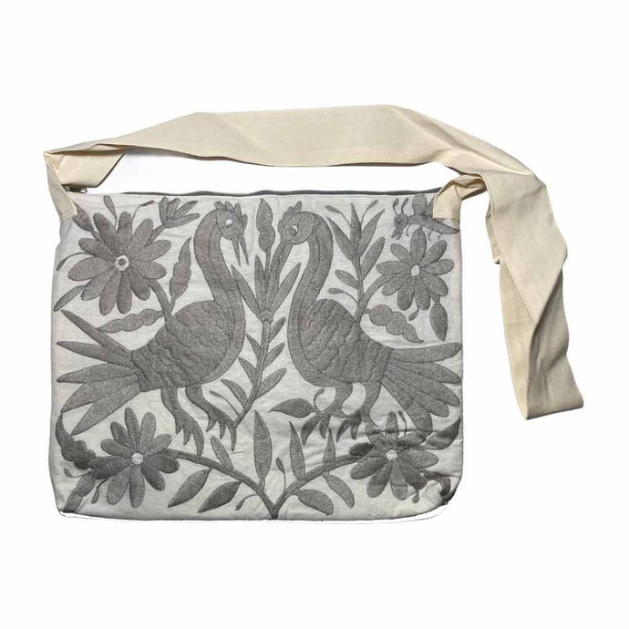 OxM.Mx Bolsa Morral Grande Dama Bordada en Tenango Artesanía otomí mexicana realizada en Tenango de Doria, Hidalgo. Producto Mexicano. Producto Artesanal. Hecho en México.