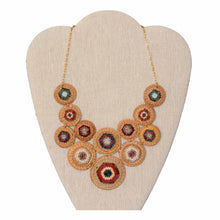 Pectoral 12 círculos Mandala Miyuki chico multicolor (elaborado con hoja de pino)