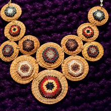 Pectoral 12 círculos Mandala Miyuki chico multicolor (elaborado con hoja de pino)