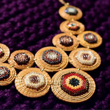 Pectoral 12 círculos Mandala Miyuki chico multicolor (elaborado con hoja de pino)