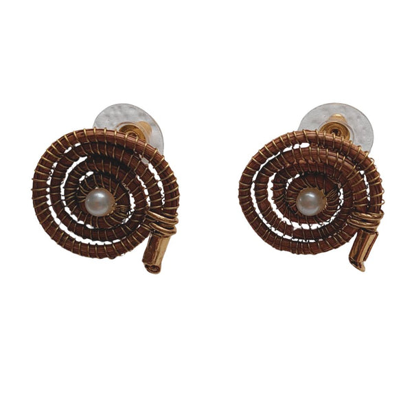Arete Espiral Mini Perla (elaborado con hoja de pino)
