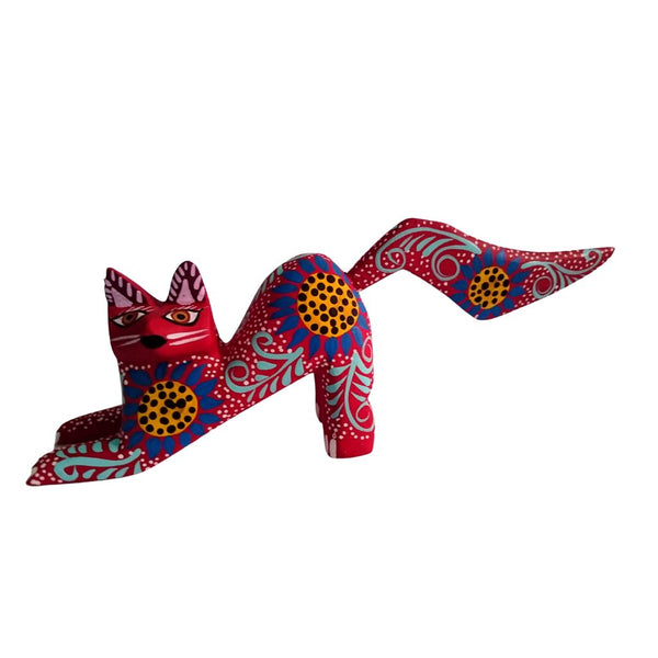 Alebrije Gato Agachado #2 Mediano  (Madera de Copal) Rojo Flores Azules