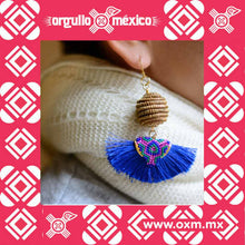 Arete Esfera Abanico Mota Miyuki. Joyería orgánica artesanal contemporánea mexicana, elaborada con hoja de pino, chapa de oro / playa y chaquiera miyuki. Okoxal