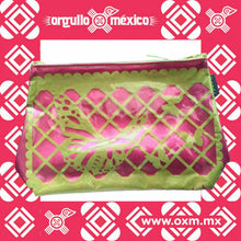 Cosmetiquera Jalisco. Diseño contemporáneo mexicano, cosmetiquera elaborada de PVC flexible y auténtico papel picado. Benik. Mariposa