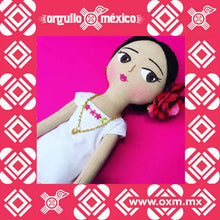 OxM.Mx Muñeca Yucateca. Artesanía mexicana contemporánea en forma de mujer Yucateca.  Pieza bordada y pintada a mano. Mayeb